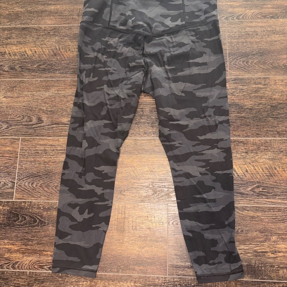 Athleta Black Salutation & Camo Elation 7/8 Set Leggings Size XL - Picture 14 of 14
